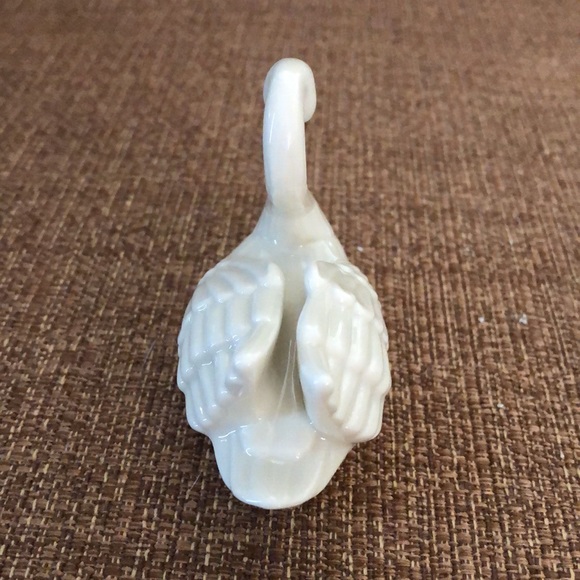 Lenox Swan with 24 Karat Gold Accents - Picture 5 of 7